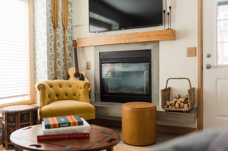 Others 4, Corduroy - Cute Mountainside Cottage w Rooftop Deck & Views, Summit