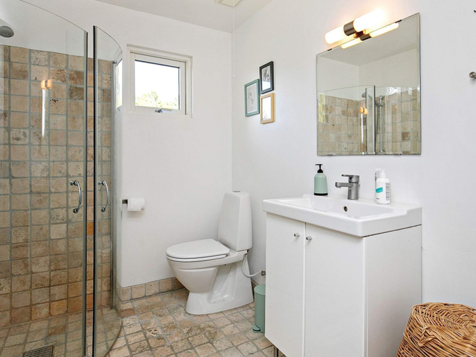 Bathroom 4, 6 Person Holiday Home in Logstor, Vesthimmerland