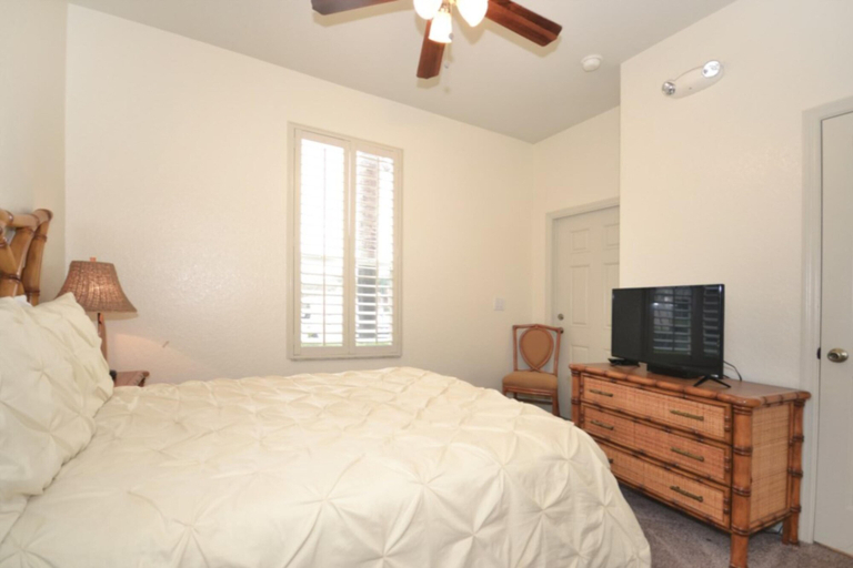 Bedroom 1, Island Breeze, Polk