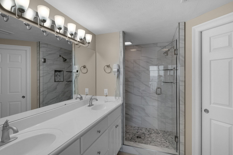Bathroom 4, Treasure Island 2002, Bay