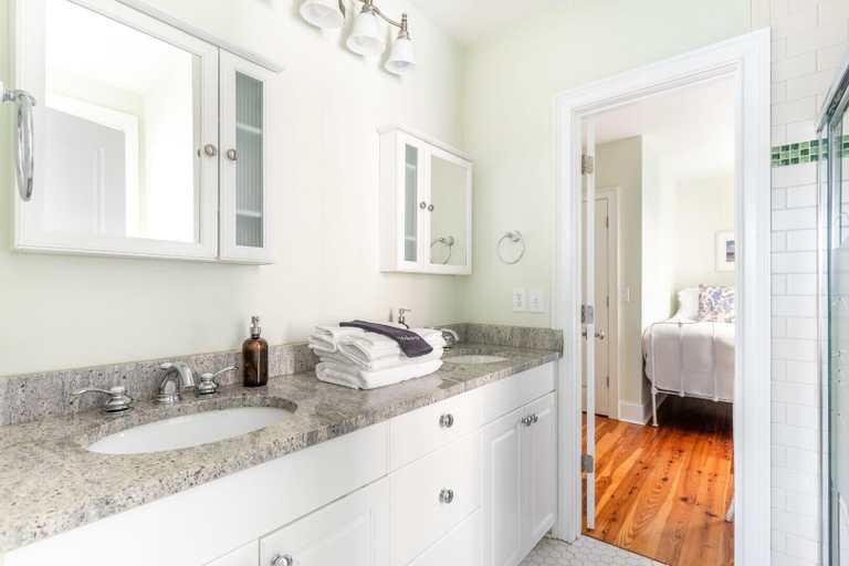 Bathroom 4, Sea Shell - Beachside Getaway w Rooftop Deck & 6 BRs, Charleston