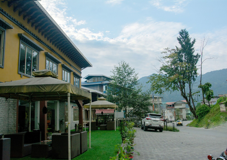 Exterior & Views