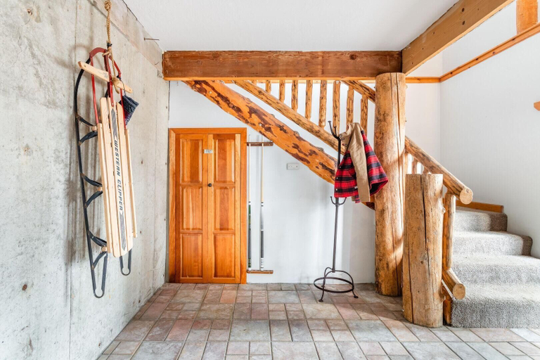 Public Area 3, Treetop - Rustic Secluded Cabin w Fireplace & Views, Summit