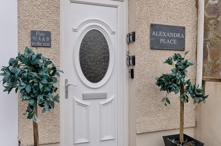 Exterior & Views 2, Alexandra Comfortable Cottage - KG Short Stay, Swansea