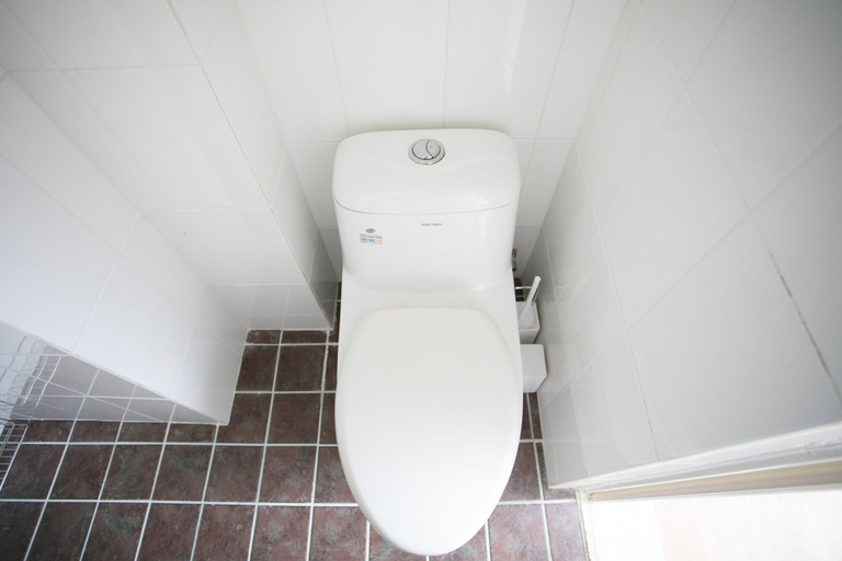 Bathroom 2, New Port Business Hotel MNP, Miyakojima