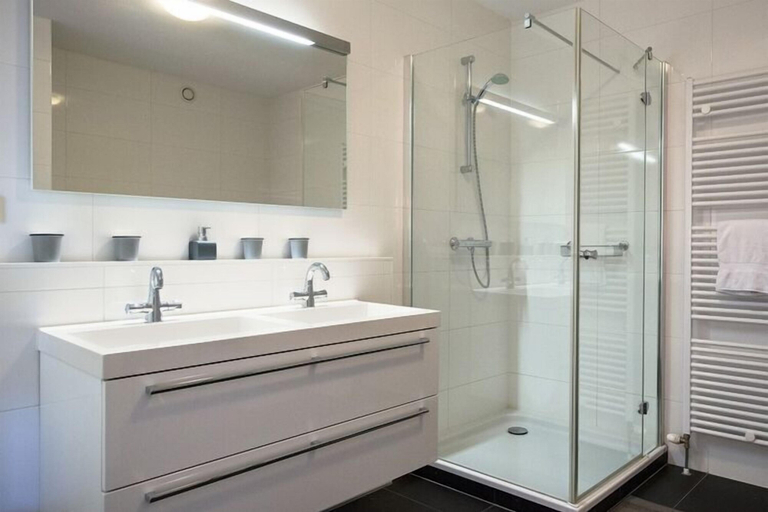 Bathroom 3, Apartment in Den Haag with Sea View, The Hague