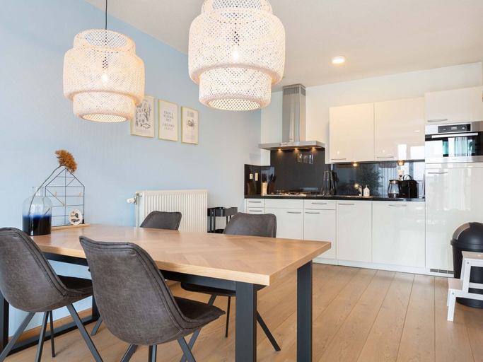 Others 4, Restyled apartment with great view, The Hague