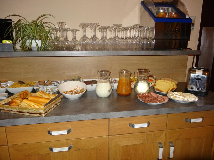 Food & Drinks 4, Hotel Rest. des Portes de Meuse, Meuse