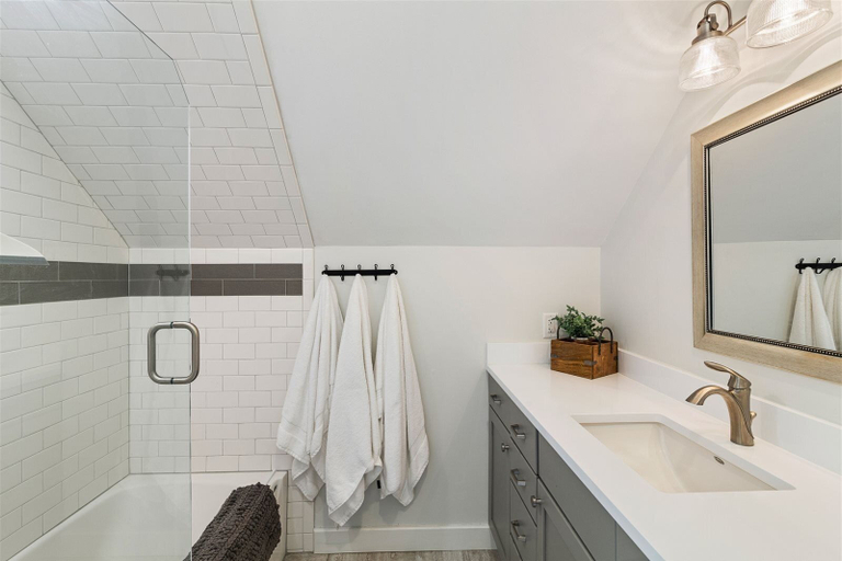 Bathroom 5, Tabor Hill House, Lamoille