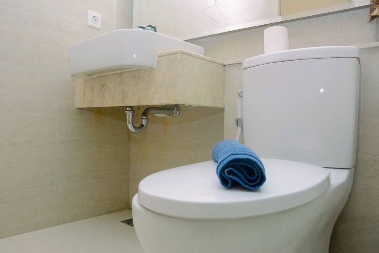 Bathroom 5, Amazing View 1 Bedroom at Gold Coast Apartment, North Jakarta