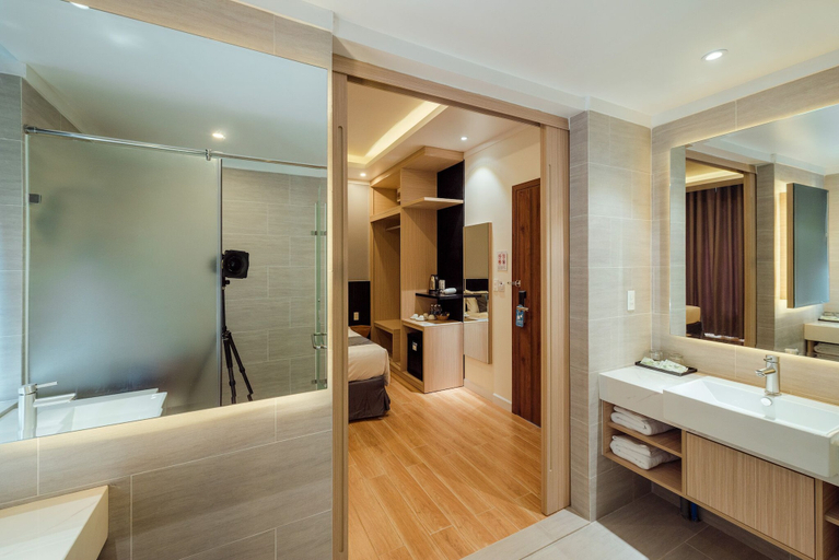 Bathroom 3, The Empire Hotel, Phú Quốc