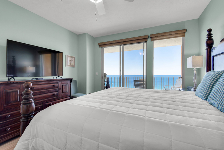 Bedroom 4, Treasure Island 1505, Bay