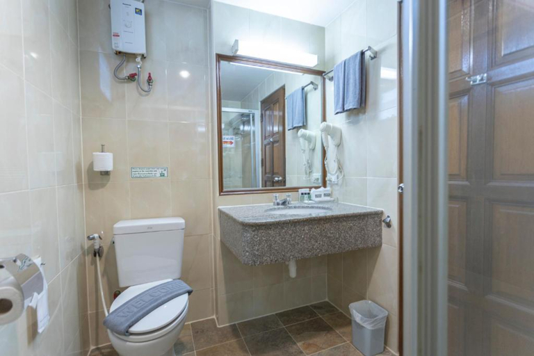 Bathroom 5, Sabai Inn nearby Central Marina, Pattaya