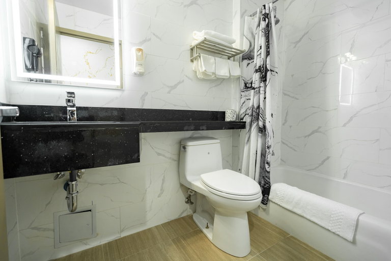 Bathroom 3, Hotel Ninety Five Parkchester, New York