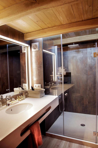 Bathroom 5, Sa Perafita, Girona