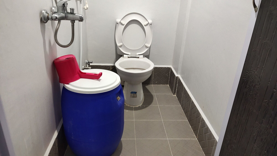 Bathroom 5, Puspa Guest House Syariah, Batam