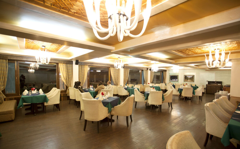 Food & Drinks 3, グランド ムムターズ グルマルグ, Baramulla