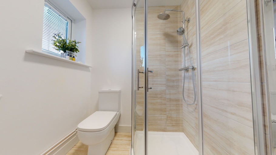 Bathroom 3, Green View Apartment, Peterborough