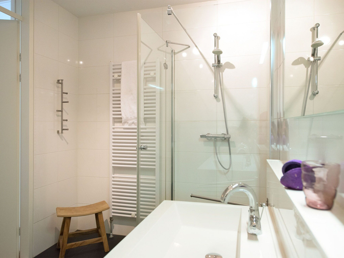 Bathroom 3, Luxury Apartment in Scheveningen Harbor, Den Haag