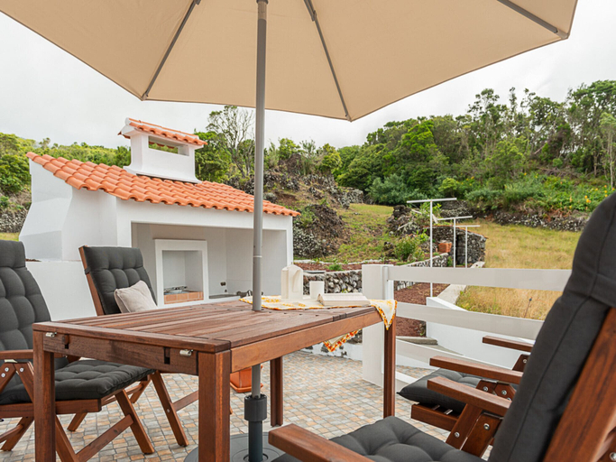 Others 5, Villa Traditional, Pico by Izibookings, Lajes do Pico