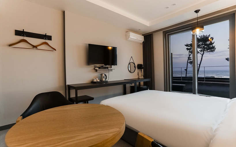 Bedroom 3, Gangneung Gyeongpodae Hotel Mare, Gangneung