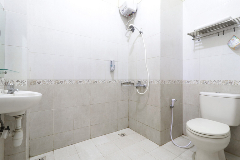 Bathroom 4, Wisma Davinci Tanah Abang, Central Jakarta