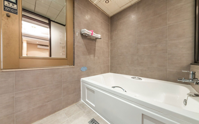 Bathroom 5, Nowon Ritz Hotel, Nowon