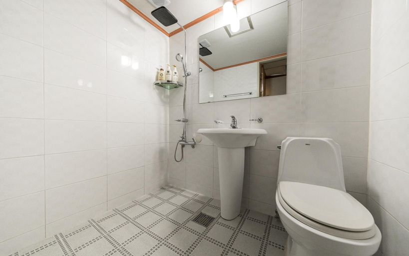 Bathroom 5, Hwagok Gooreumseong motel , Gangseo