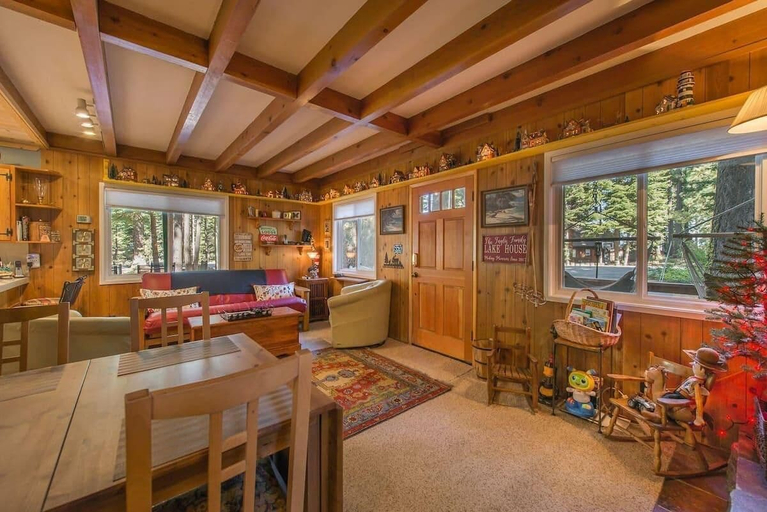 Food & Drinks, Lupine by Avantstay - Dreamy Classic A Frame Cabin, Placer