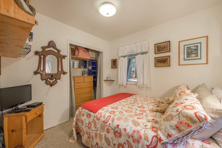 Bedroom 3, Lupine by Avantstay - Dreamy Classic A Frame Cabin, Placer