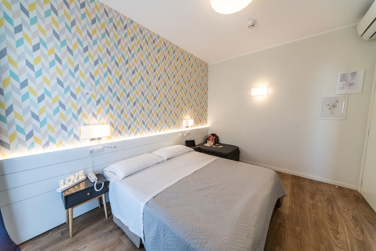 Bedroom 3, Hotel Kiss, Rimini