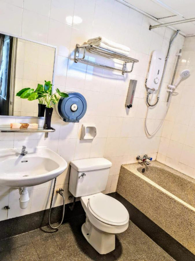 Bathroom 4, Perdana Serviced Apartment & Resort, Langkawi