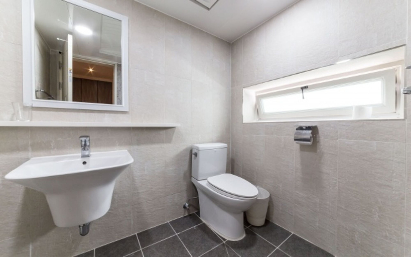 Bathroom 5, Gapyeong Club Board Resort, Gapyeong