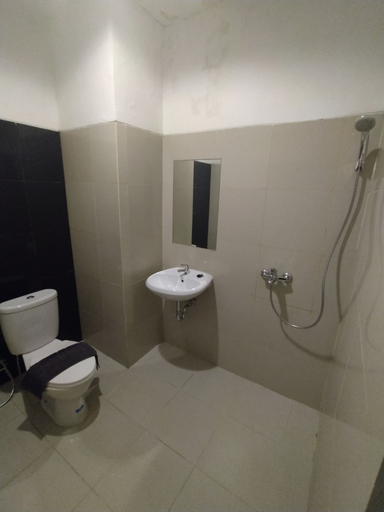 Bathroom 3, Grann Inn Residence, South Jakarta