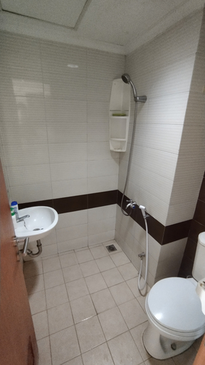 Bathroom, Margonda Residence 3 by Anggi, Depok