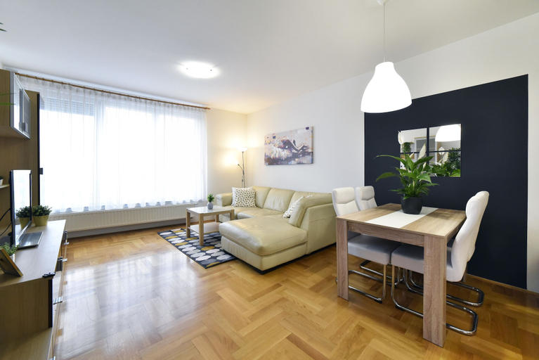 Others 5, Apartment Stadium, Zagreb