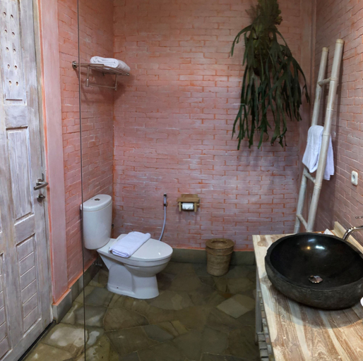 Bathroom 5, Dusun Semilir Hotel and Resort, Semarang