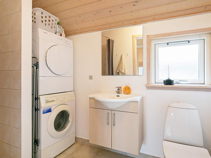 Bathroom 5, Serene Holiday Home in Løkken Jutland near Beach, Hjørring
