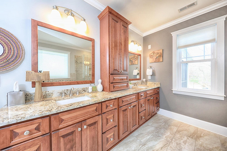 Bathroom 3, Theretreat Expansive NC Lake-front Home With View Pool Dock, Lincoln