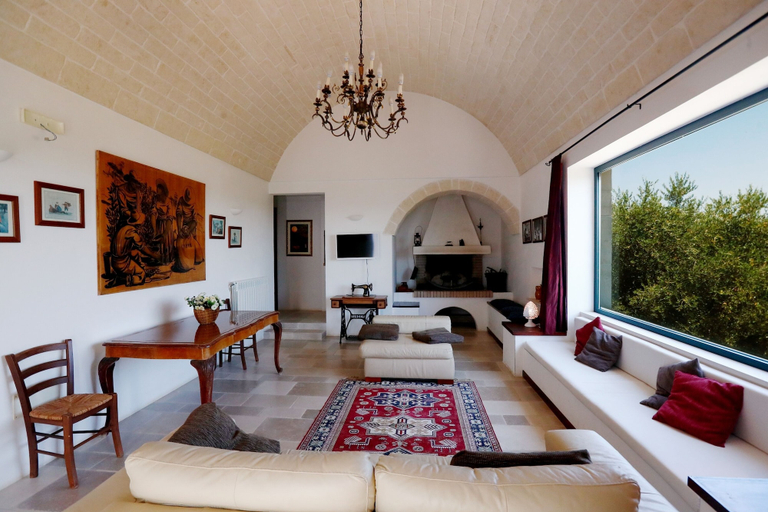 Others 5, Villa San Salvatore, Brindisi