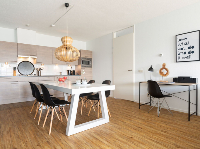 Others 4, Apartment in Netherlands with Marina View, Den Haag
