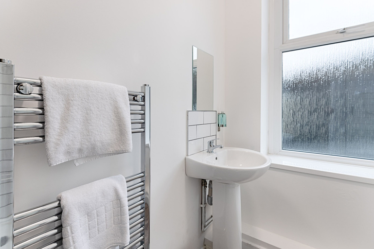 Bathroom 4, Copper House Contractor Accommodation with Free Parking, Swansea