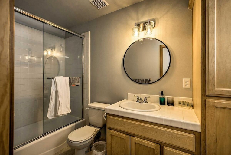 Bathroom 4, Moosetrack by AvantStay, Nevada