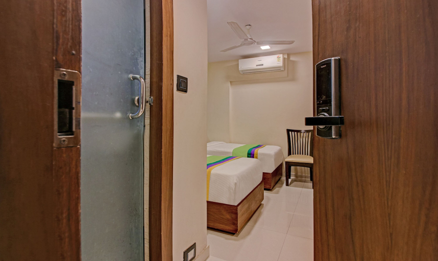 Bathroom, Treebo Trend Oxford, Mumbai Suburban