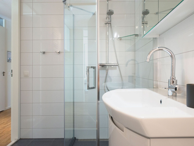 Bathroom 3, Modern apartment near the beach, Den Haag