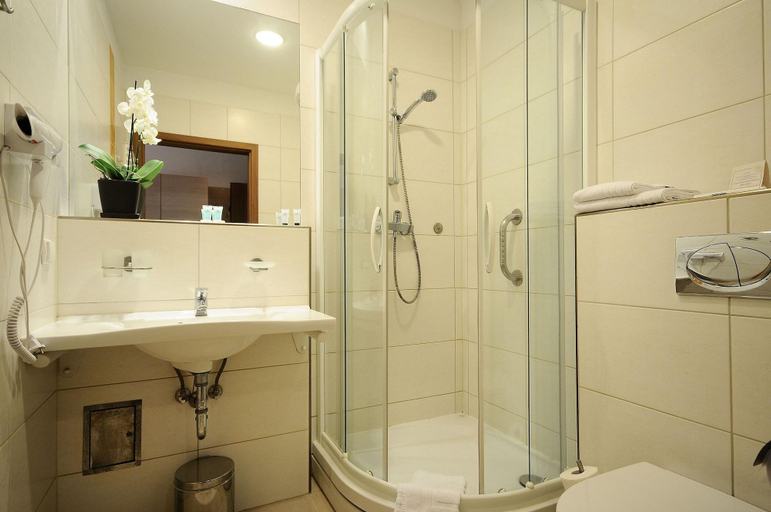 Bathroom 4, Hotel Oliwski, Gdańsk City