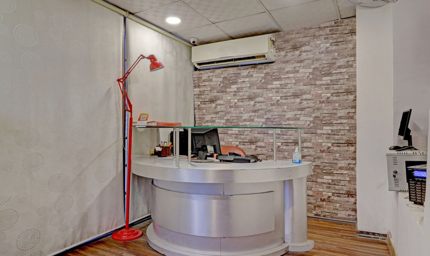 Bathroom, FabHotel Veetara, Delhi