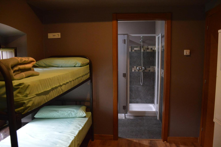 Bedroom 4, Albergue de Arrojo, Asturias