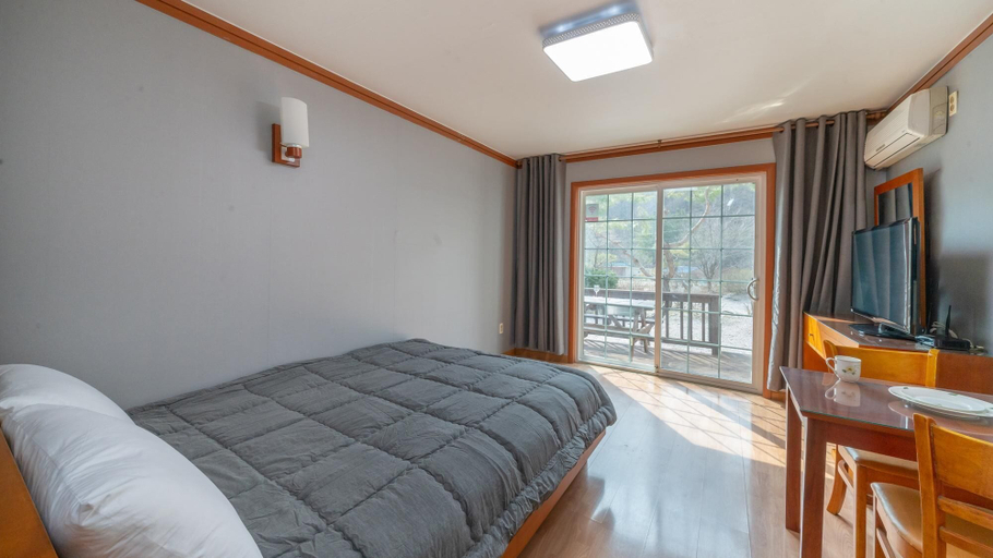 Bedroom 1, Pocheon Herbville Pension, Cheorwon