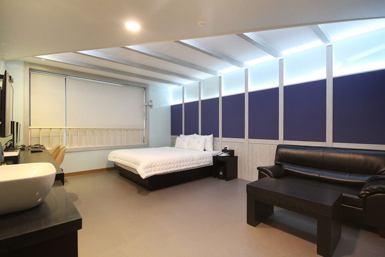 Bedroom 4, Busan Nampodong Momo, Jung